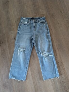 Judy Blue Light Blue Distressed Cropped Jeans